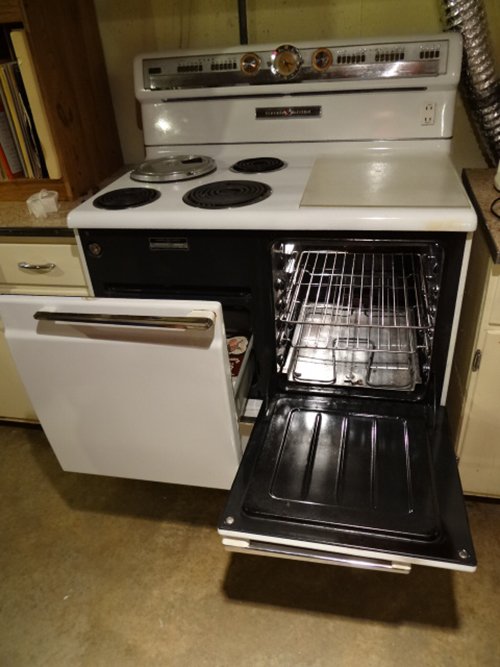 Property photo 95 - Personal Property Auction, Furniture, Glassware, Pictures, Kitchen Appliances, Household, Fishing Gear, Vintage Cameras, Electronics, Toys, Games